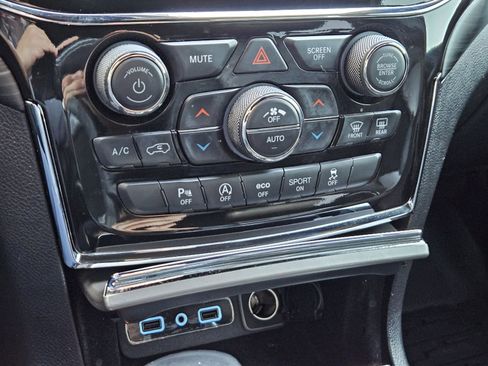 Used 2021 Jeep Grand Cherokee Laredo X image 21