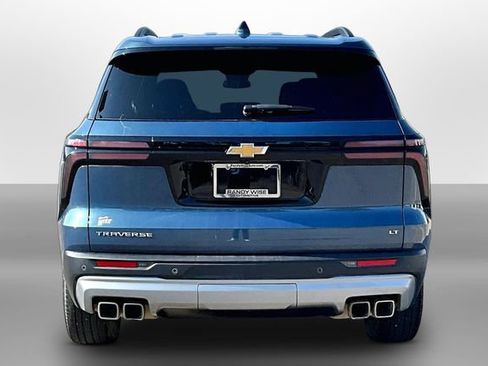 Used 2024 Chevrolet Traverse LT w/ Trailering Package FWD image 4