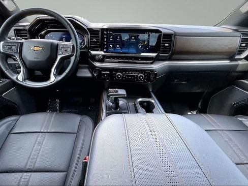 Used 2024 Chevrolet Silverado 1500 High Country w/ Technology Package AWD/4WD image 16