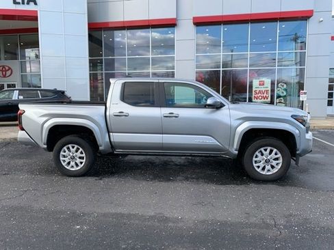 Certified 2025 Toyota Tacoma SR5 image 2