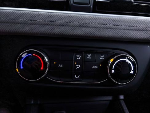 Used 2024 Chevrolet TrailBlazer LS w/ LS Convenience Package FWD image 19