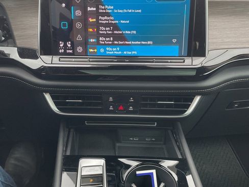 Used 2024 Volkswagen Atlas SEL image 11