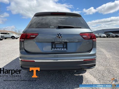 Used 2024 Volkswagen Tiguan SE w/ Panoramic Sunroof Package image 4