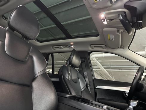 Used 2018 Volvo XC90 T5 Momentum image 17
