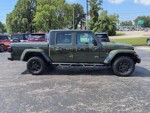 Used 2023 Jeep Gladiator Sport AWD/4WD image 2