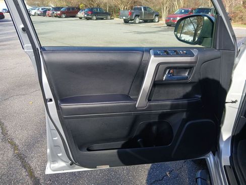 Used 2022 Toyota 4Runner TRD Sport image 10