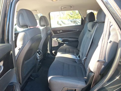 Used 2016 Kia Sorento LX image 8