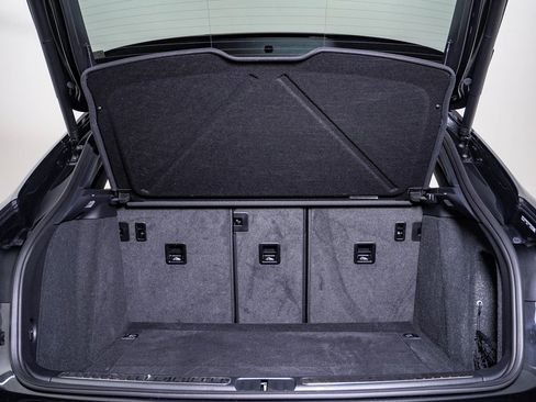 Certified 2025 Porsche Macan image 28