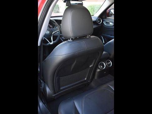 Used 2018 Alfa Romeo Giulia image 20