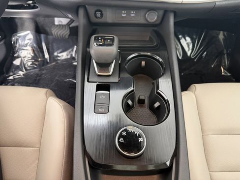 Used 2024 Nissan Rogue SV w/ SV Premium Package image 22