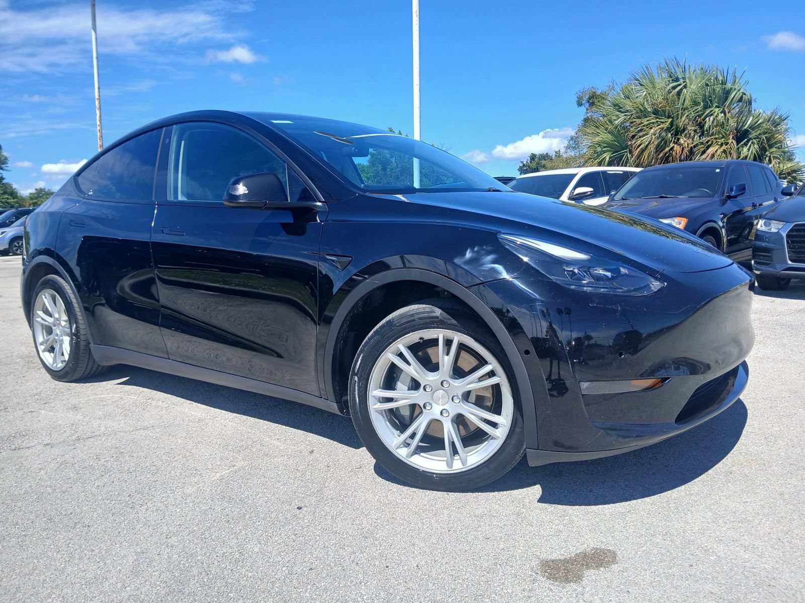 Used 2020 Tesla Model Y Long Range AWD/4WD image 1