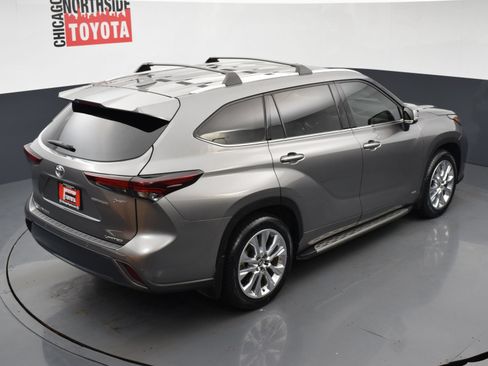 Used 2025 Toyota Highlander Limited AWD/4WD image 26