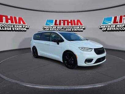 Used 2025 Chrysler Pacifica Limited