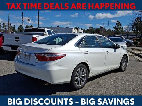Used 2017 Toyota Camry XLE w/ Moonroof Package image 8