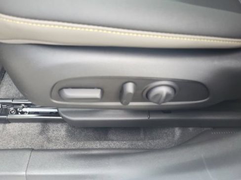New 2026 Chevrolet Trax ACTIV w/ Sunroof Package FWD image 24