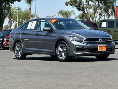 Used 2024 Volkswagen Jetta SE FWD image 7
