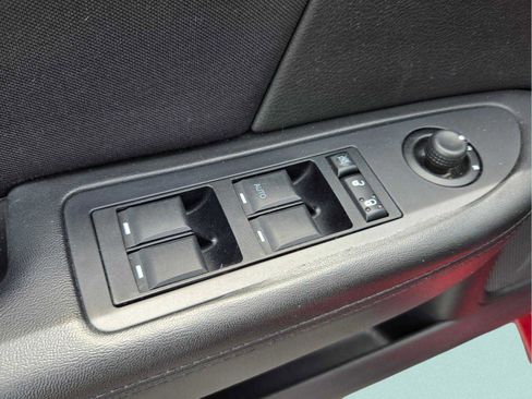 Used 2013 Chrysler 200 Touring FWD image 20