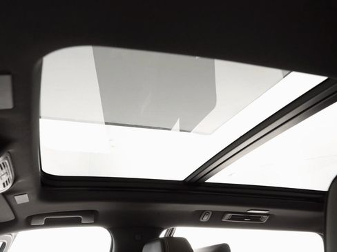 Used 2025 Chevrolet Suburban High Country image 36