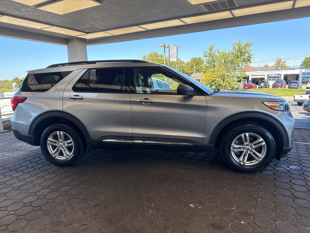 Used 2023 Ford Explorer XLT w/ Equipment Group 202A AWD/4WD image 5