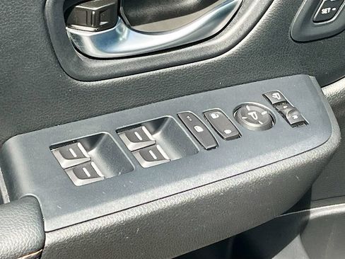 Used 2025 Honda Pilot TrailSport image 17