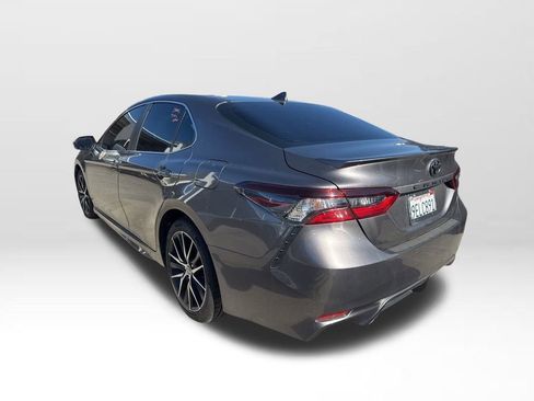 Used 2023 Toyota Camry SE image 5