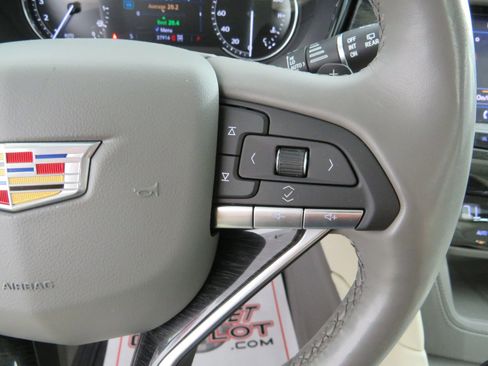 Used 2020 Cadillac XT6 Premium Luxury image 17