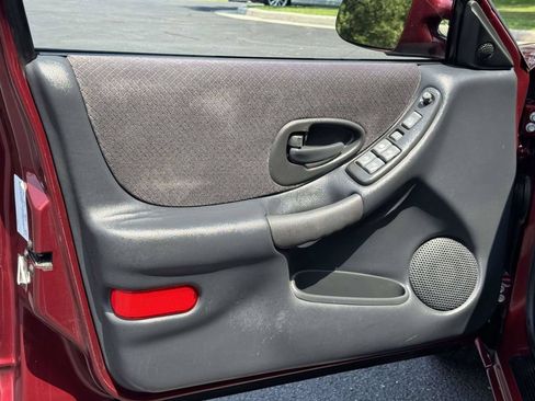 Used 2003 Pontiac Grand Prix SE w/ Equipment Group FWD image 17