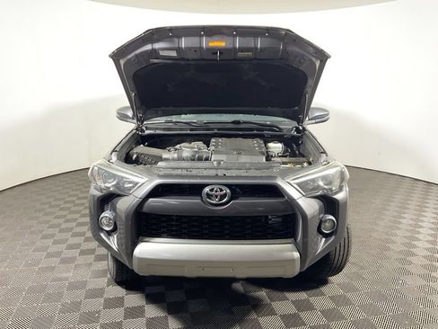 Used 2018 Toyota 4Runner TRD Off-Road AWD/4WD image 10
