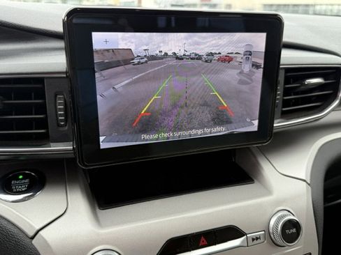 Used 2021 Ford Explorer XLT w/ Equipment Group 202A AWD/4WD image 16