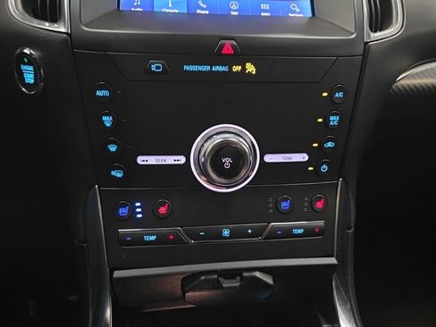 Used 2020 Ford Edge Titanium w/ Equipment Group 301A AWD/4WD image 20