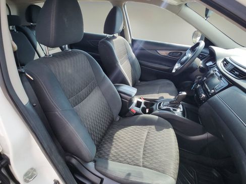 Used 2019 Nissan Rogue S image 10