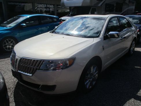 Used 2012 Lincoln MKZ FWD image 2