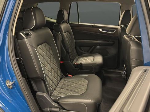 Used 2025 Volkswagen Atlas SEL Premium R-Line image 25