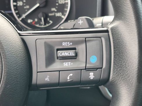 Used 2022 Nissan Rogue SV AWD/4WD image 15