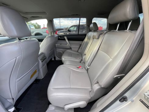 Used 2013 Toyota Highlander SE image 21