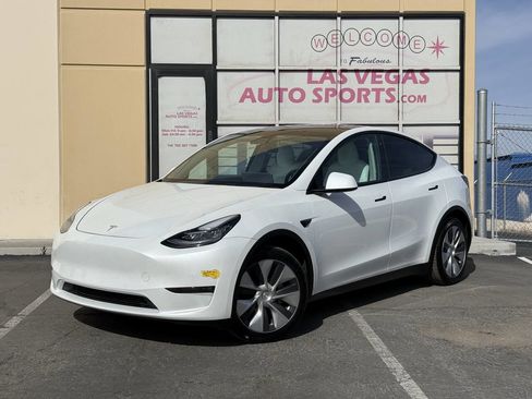 Used 2022 Tesla Model Y Long Range image 4