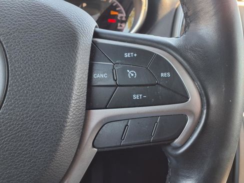 Used 2021 Jeep Grand Cherokee Laredo image 15