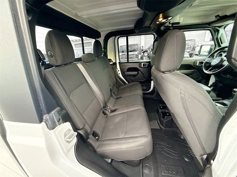Used 2022 Jeep Gladiator Willys image 30