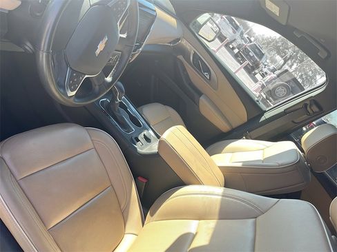 Used 2023 Chevrolet Traverse Premier image 9