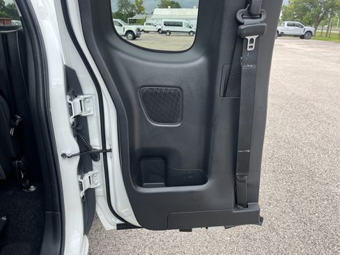 Used 2025 Nissan Frontier SV RWD image 34