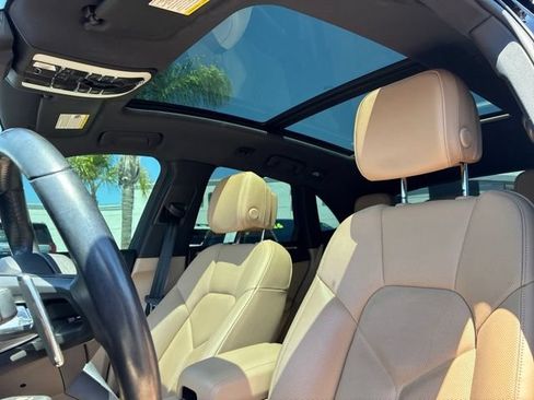 Used 2024 Porsche Macan AWD/4WD image 6