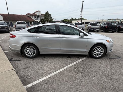 Used 2013 Ford Fusion SE FWD image 6