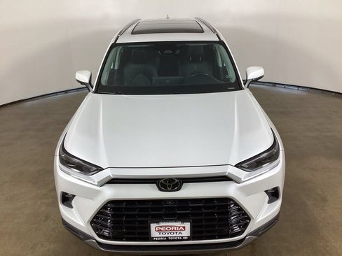 Used 2024 Toyota Grand Highlander AWD image 4