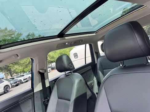 Used 2018 Volkswagen Tiguan SE w/ Panoramic Sunroof Package AWD/4WD image 12