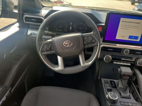 Certified 2025 Toyota Tacoma TRD Off-Road image 17