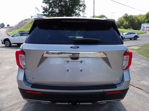 Used 2020 Ford Explorer XLT w/ Equipment Group 202A image 12