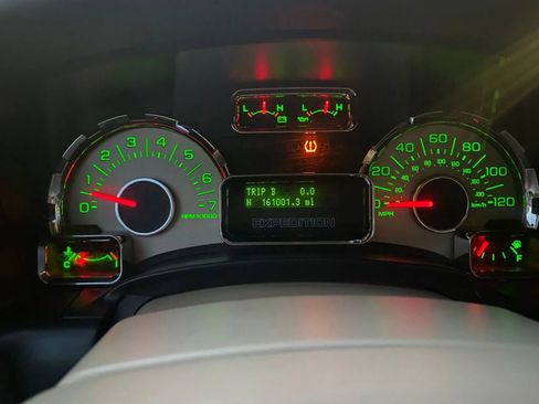 Used 2014 Ford Expedition EL XLT w/ Equipment Group 202A image 16