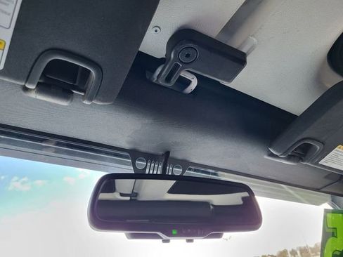 Used 2015 Jeep Wrangler Unlimited Rubicon w/ Connectivity Group image 25