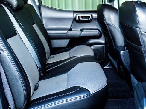 Used 2018 Toyota Tacoma SR image 23