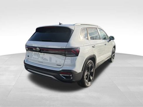 Certified 2025 Volkswagen Taos SEL w/ Black Wheel Plus Package image 9